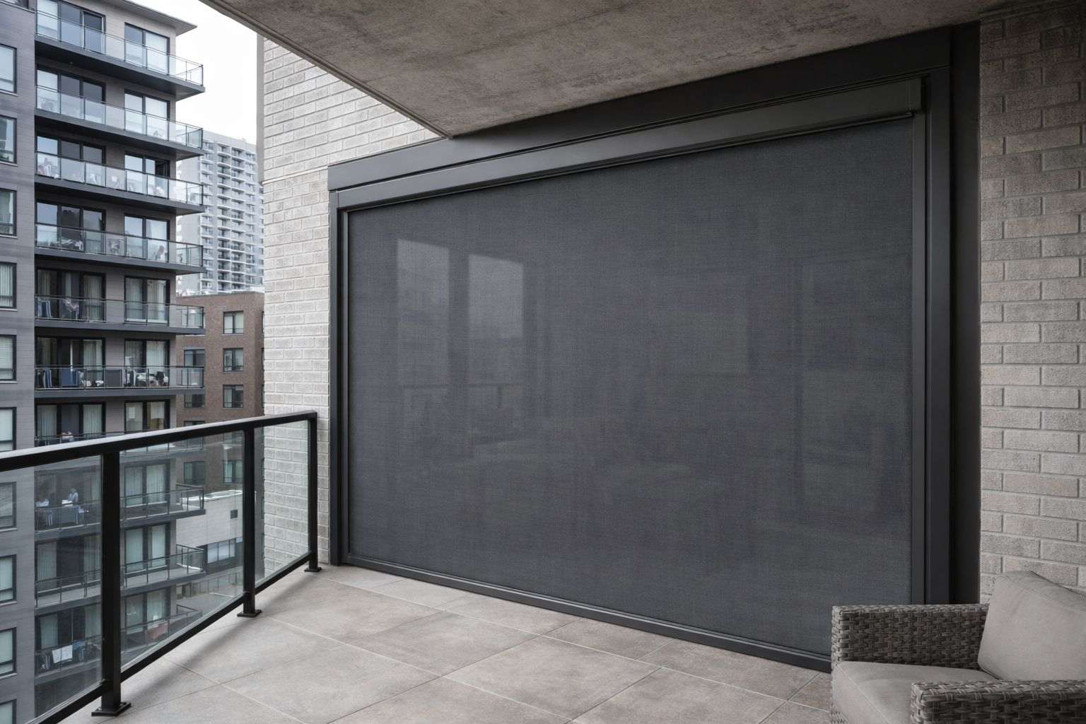 Single Front Drop privacy screen configuration